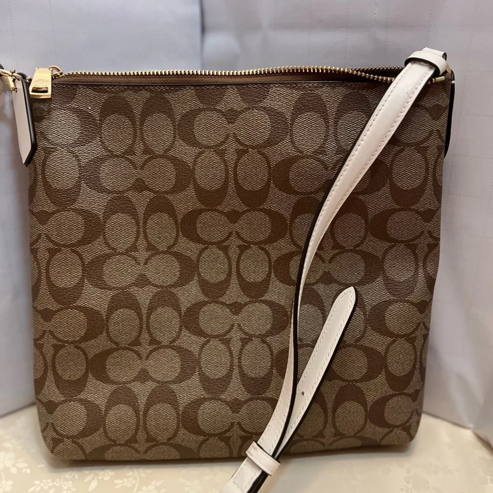 Coach crossbody bag. - Picture 5 of 5